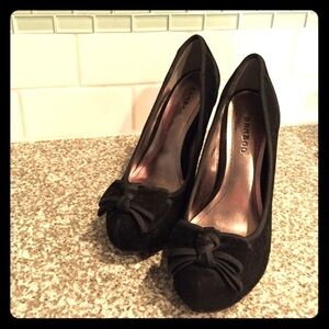 Black bow top heels